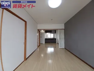 ガーデンヒルズ2号館【1階】の居間