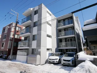 カレラ平和通の画像