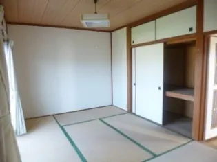 成松ハイツII【2階】の居間