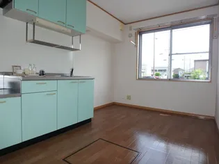 リースランド嬉野C棟【1階】の居間