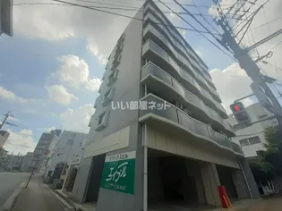 ウラックスビルの画像