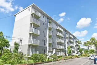 UR緑苑東【4階】の外観