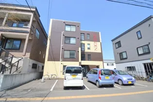 ドレスデン【2階】の外観