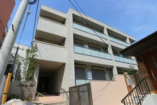 Lumiere新宿【1階】の外観
