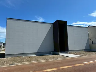 The Luxury One(ザ ラグジュアリー ワン)【2階】の外観