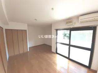 カサクワトロ【1階】の居間