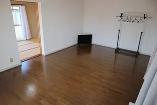 レジデンス11番館【3階】の居間