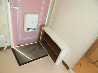 コンフォート岡【1階】の玄関