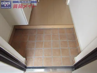 ユートピア・ナミ ドゥ【1階】の玄関