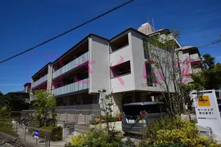 エミージュ千里の画像