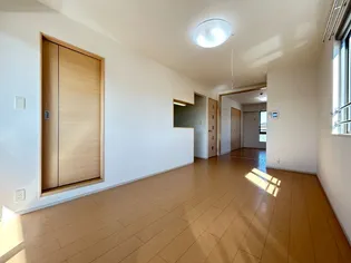 リバーサイド・グラースT【3階】の居間