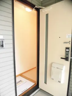 ヴィラアゼリア元町【2階】の玄関