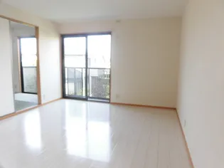 ヴィラアゼリア元町【2階】の居間