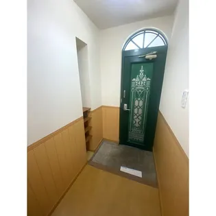 ティファニー【2階】の玄関