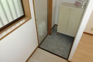 ノースヴィレッジ【1階】の玄関