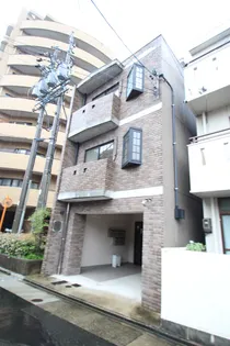 プティトゥ【2階】の外観