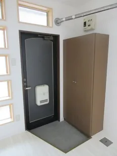 サクラメントハウス21【2階】の玄関