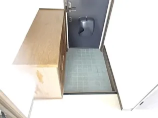 サンシャイン西福原【2階】の玄関