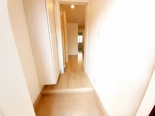 ラフレ-ズ IV【1階】の玄関