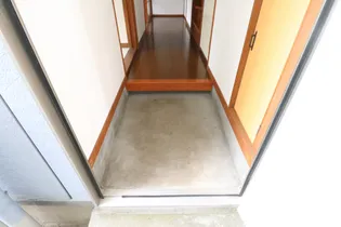 馬越メゾネットの玄関