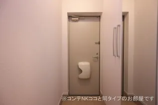 グラシアス【2階】の玄関