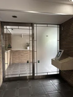 埼玉県越谷市大字大房【マンション】の外観