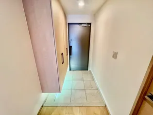 レジェ南草津【3階】の玄関