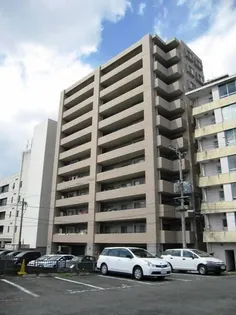 クレアドール県庁正門前の画像