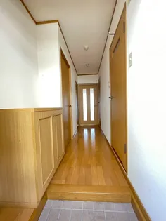 エレガンス宮内【3階】の玄関