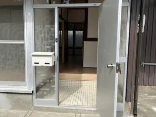 大西アパート【1階】の玄関