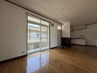 メゾンプラージュ豊岡【2階】の居間