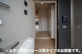 イーストブルー II【1階】の玄関