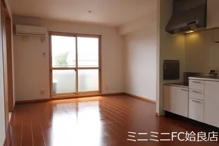 鹿児島県姶良市東餅田【アパート】の外観