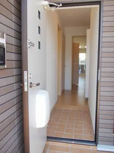 シルバーストン II【1階】の玄関