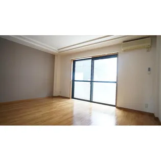 グロリアス・M【1階】の居間