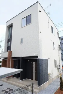 シャルール【1階】の外観