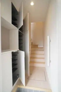 ラディア【2階】の玄関