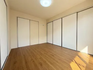 YMハイツ A棟【1階】の居間