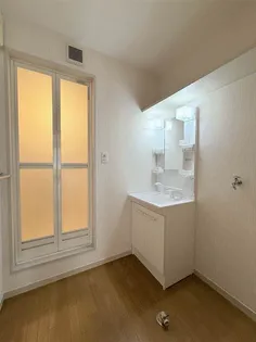 YMハイツ A棟【1階】の内装