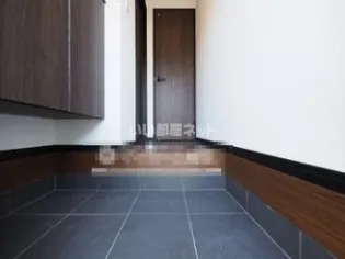 プレミアムアイランド立野の玄関