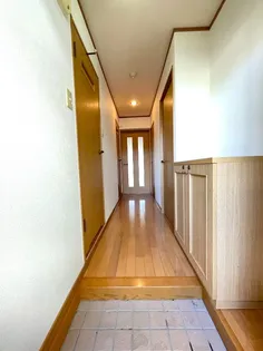 エレガンス宮内【2階】の玄関