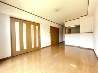 エレガンス宮内【2階】の居間