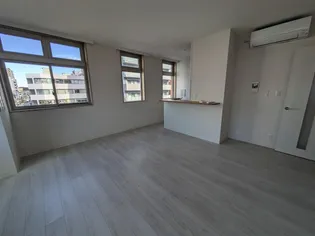 ブランロゼ二日町【4階】の居間