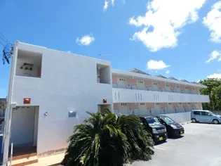 レオパレスシーサイドN与那原【1階】の外観