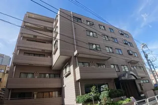 東京都新宿区市谷仲之町【マンション】の外観