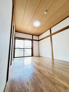 シャルム2【1階】の居間