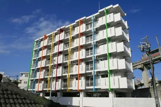 トーマス安里の画像