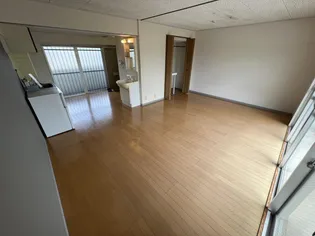 サンケイマンション上田第1ビル【2階】の居間