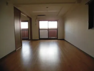 コーポ駅前ビル【4階】の居間