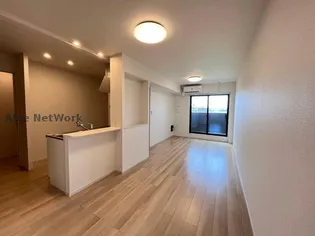 シェルト クレーテ津【2階】の居間